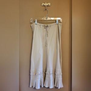 Izod. Linen blend skirt with ruffle. Natural colour. S.